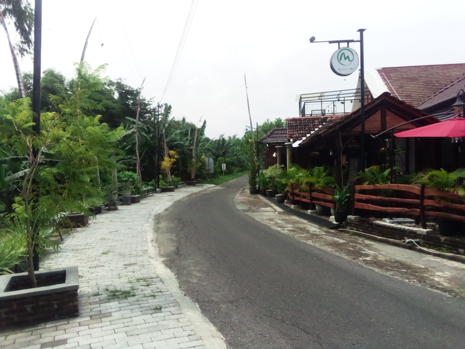 DIJUAL TANAH DAN BANGUNAN DI KEC JIWAN MADIUN